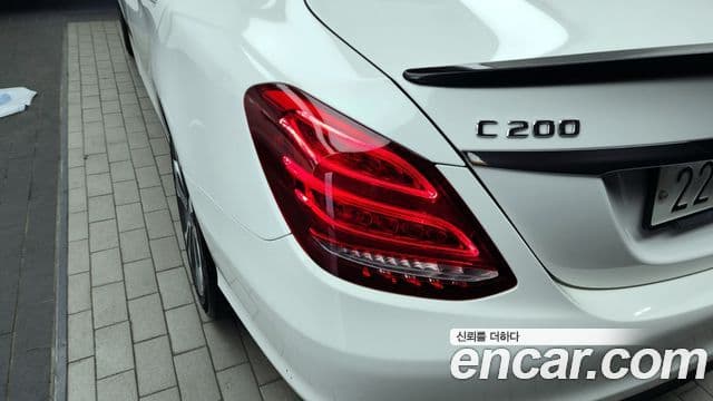 Mercedes-Benz C-Class 2018 — Şəkil 11/32