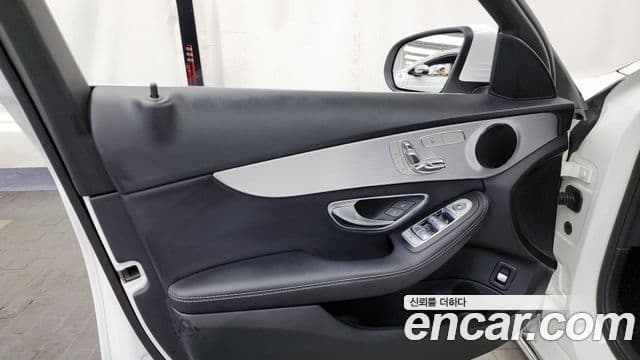 Mercedes-Benz C-Class 2018 — Şəkil 2/32