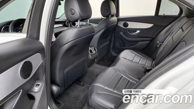 Mercedes-Benz C-Class 2018 — Şəkil 24/32