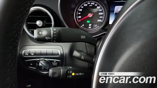 Mercedes-Benz C-Class 2018 — Şəkil 22/32