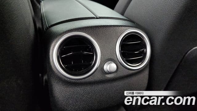 Mercedes-Benz C-Class 2018 — Şəkil 16/32