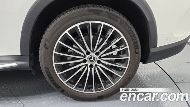 Mercedes-Benz GLC-Class 2025 — Photo 23/33