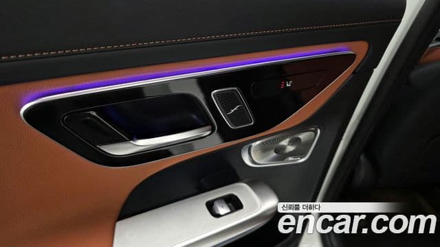 Mercedes-Benz GLC-Class 2025 — Photo 19/33