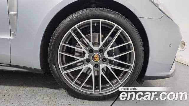 Porsche Panamera 2021 — Photo 15/33