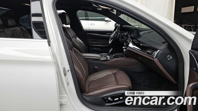 BMW 5 Series 2018 — ფოტო 11/20