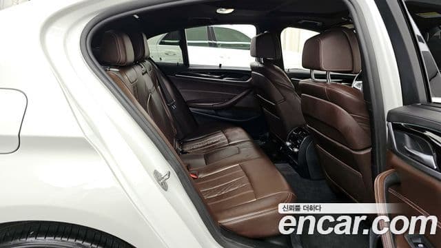 BMW 5 Series 2018 — ფოტო 12/20