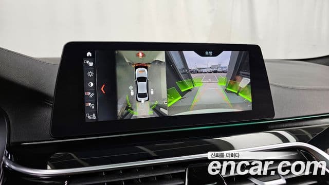 BMW 5 Series 2018 — ფოტო 15/20