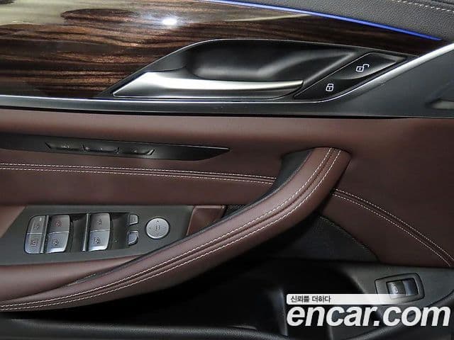 BMW 5 Series 2023 — Şəkil 13/20