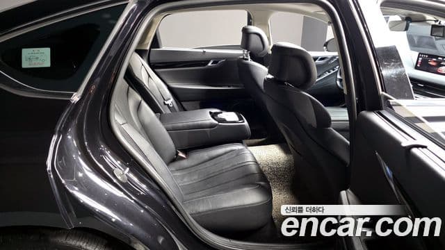Genesis Electrified G80 2020 — Şəkil 12/20