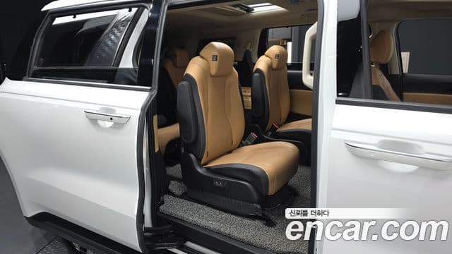 Kia Carnival 2022 — Фото 12/20