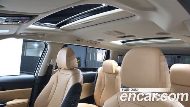 Kia Carnival 2022 — Şəkil 17/20