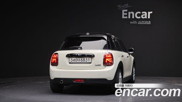 Mini Cooper 2020 — ფოტო 2/31