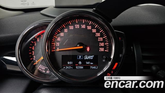 Mini Cooper 2020 — ფოტო 12/31