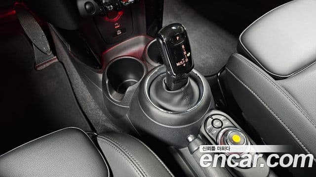 Mini Cooper 2020 — ფოტო 4/31