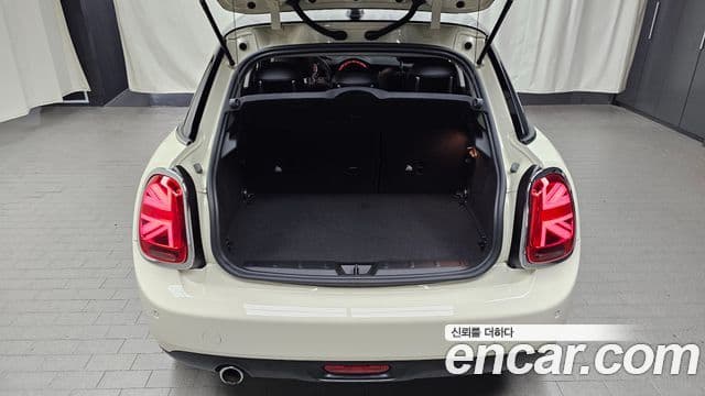 Mini Cooper 2020 — ფოტო 28/31