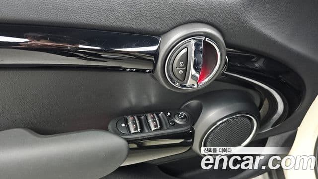 Mini Cooper 2020 — ფოტო 20/31