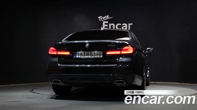 BMW 5 Series 2022 — ფოტო 4/20