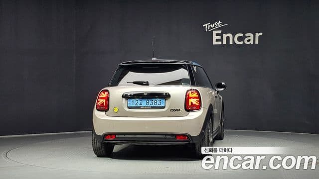 Mini Cooper Electric 2022 — ფოტო 27/32