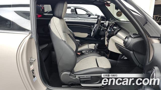 Mini Cooper Electric 2022 — ფოტო 7/32