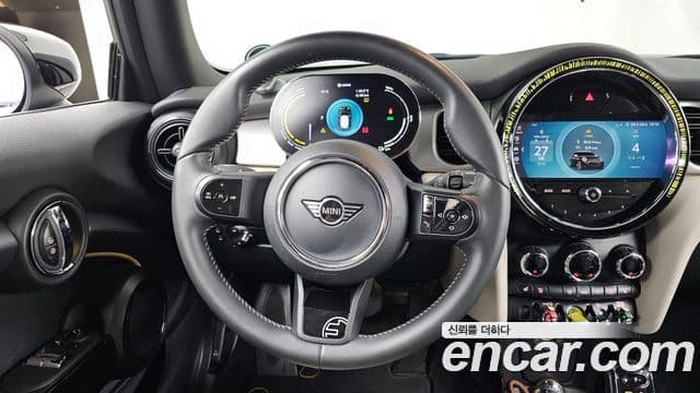 Mini Cooper Electric 2022 — ფოტო 4/32