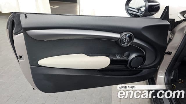 Mini Cooper Electric 2022 — ფოტო 29/32