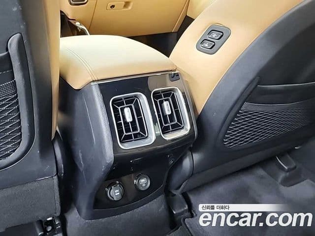 Kia Sorento 2021 — ფოტო 13/19