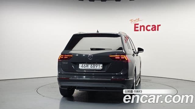 Volkswagen Tiguan 2018 — ფოტო 4/20