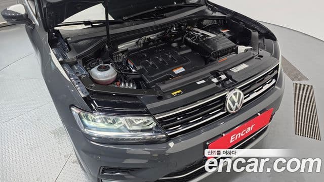 Volkswagen Tiguan 2018 — ფოტო 6/20