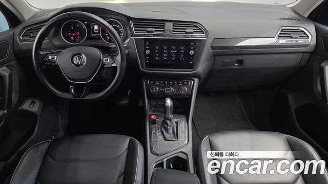 Volkswagen Tiguan 2018 — ფოტო 7/20
