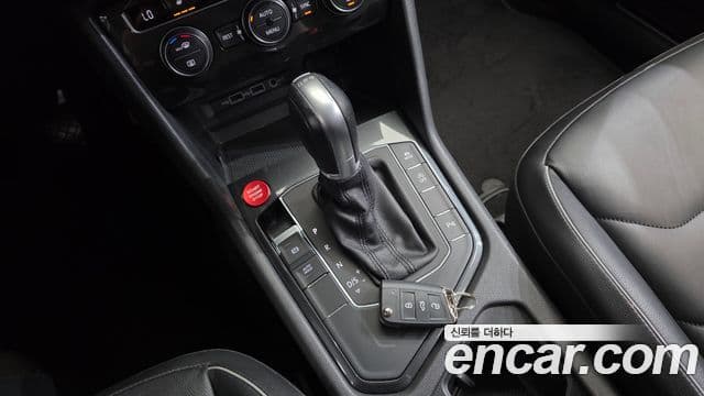 Volkswagen Tiguan 2018 — ფოტო 9/20