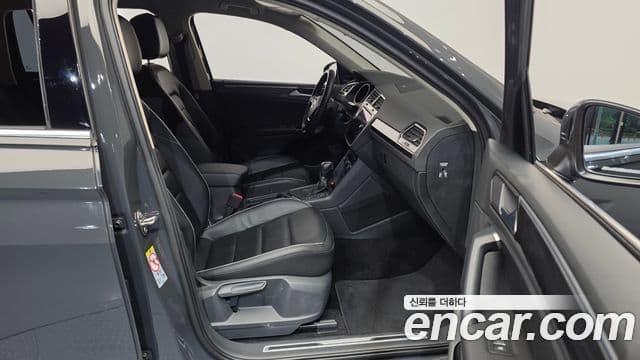 Volkswagen Tiguan 2018 — ფოტო 11/20