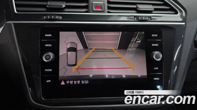 Volkswagen Tiguan 2018 — ფოტო 15/20