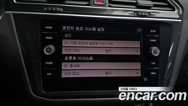 Volkswagen Tiguan 2018 — ფოტო 16/20