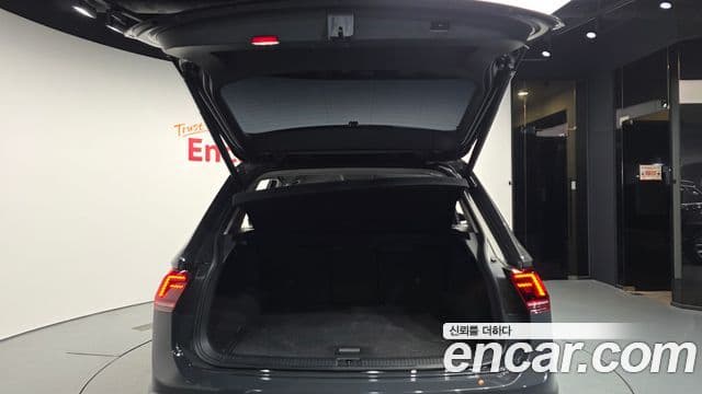 Volkswagen Tiguan 2018 — ფოტო 20/20