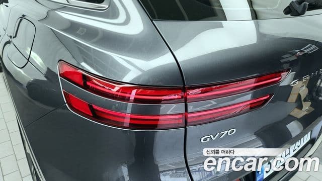 Genesis GV70 2021 — Photo 25/30