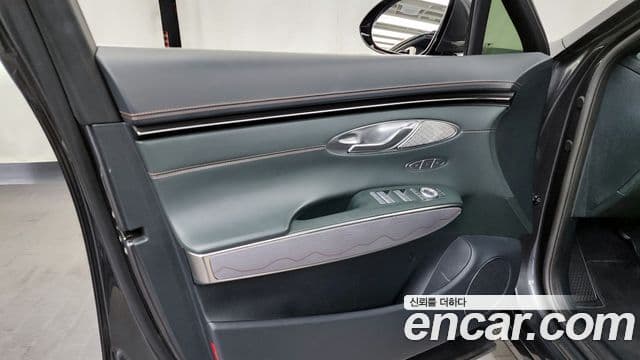 Genesis GV70 2021 — Photo 15/30