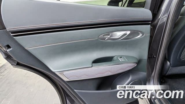 Genesis GV70 2021 — Photo 17/30
