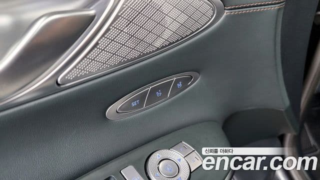 Genesis GV70 2021 — Photo 28/30