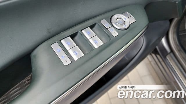 Genesis GV70 2021 — Photo 23/30