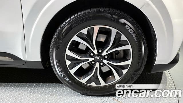 Kia Carnival 2023 — Фото 5/20