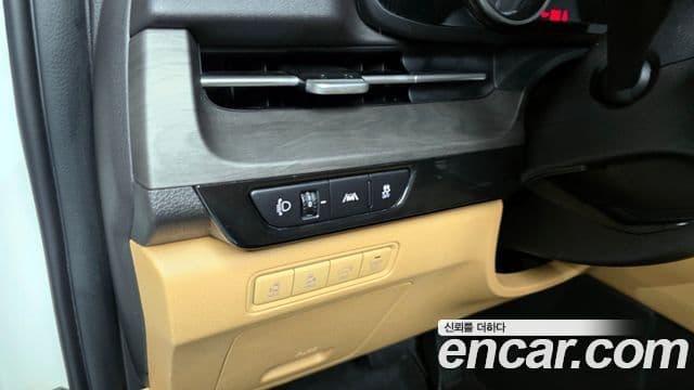 Kia Carnival 2023 — Фото 17/20