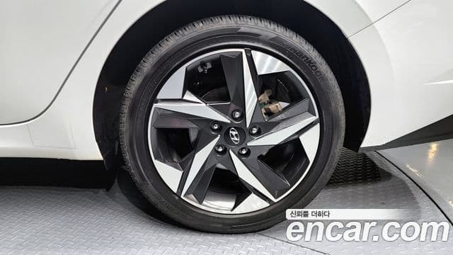 Hyundai The New Avante Hybrid 2020 — Photo 21/30