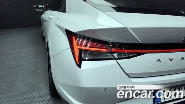 Hyundai The New Avante Hybrid 2020 — Photo 6/30