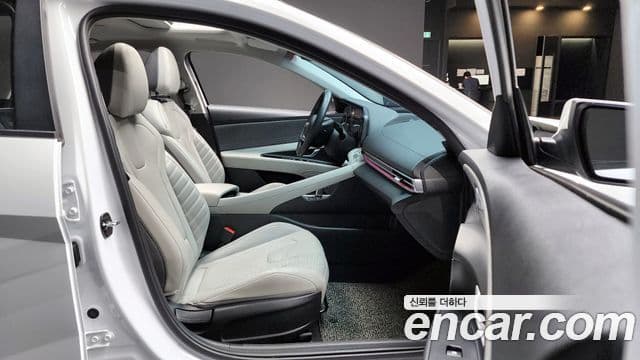 Hyundai The New Avante Hybrid 2020 — Photo 2/30