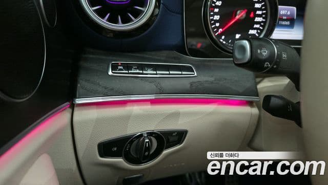 Mercedes-Benz E-Class 2019 — Şəkil 17/20