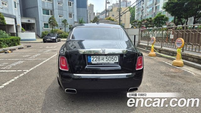 Rolls-Royce Phantom 2023 — Şəkil 3/20