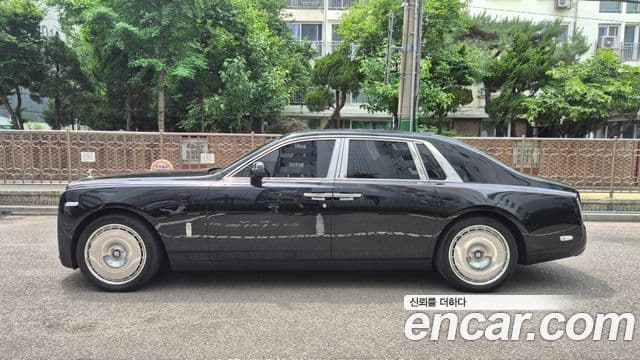 Rolls-Royce Phantom 2023 — Şəkil 11/20