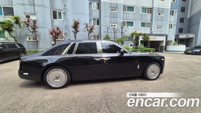 Rolls-Royce Phantom 2023 — Şəkil 12/20