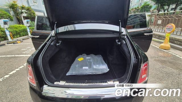 Rolls-Royce Phantom 2023 — Şəkil 13/20