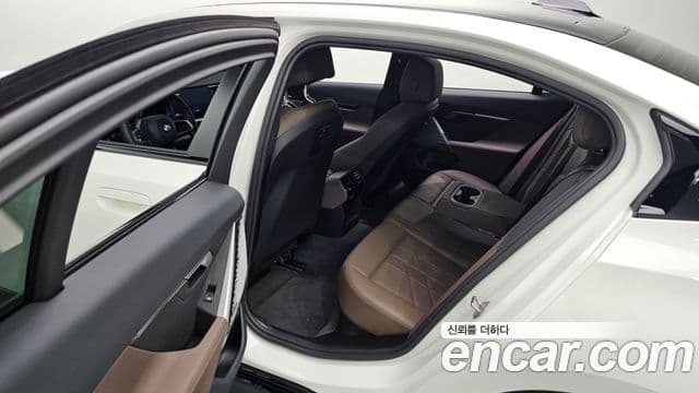 BMW 5 Series 2024 — Şəkil 19/20